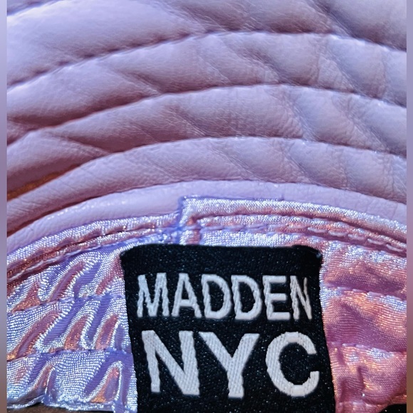 Quilted Bucket Hat W/Chain Detail NWT - Picture 4 of 4